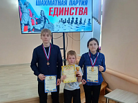 Среди девяти команд турнира аркадакские шахматисты на третьем месте