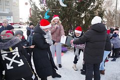 Аркадакцы водили Рождественский хоровод на городской площади 