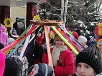 На городской площади Аркадака весело и радостно проводили Зиму