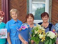 В селе Красное Знамя поздравили с 70-летним юбилеем Валентину Королёву