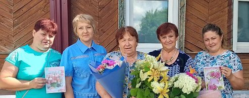 В селе Красное Знамя поздравили с 70-летним юбилеем Валентину Королёву