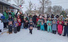 Депутат областной думы Василий Кравцов поздравил детей в Комплексном центре соцобслуживания