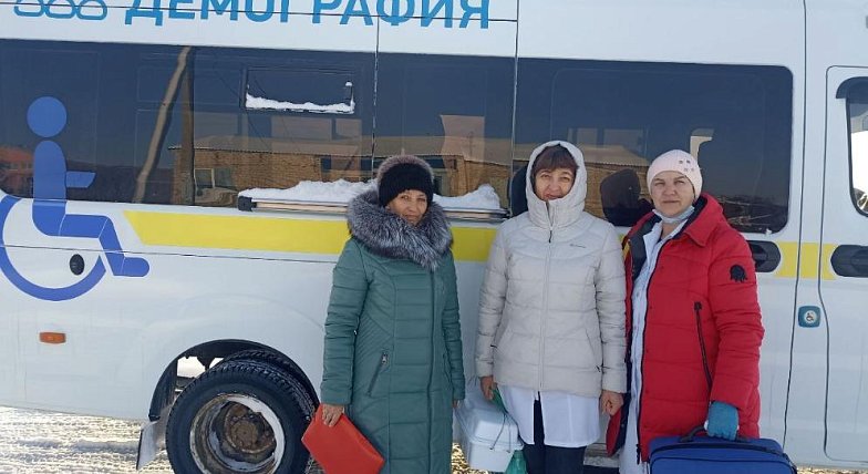 В селе Малиновка побывали специалисты районной больницы и районного социального учреждения