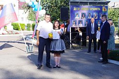 В Аркадаке обновлён cтенд почёта "Дети - наша гордость"