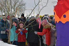 В Аркадаке сегодня провожали зиму блинами и хороводами