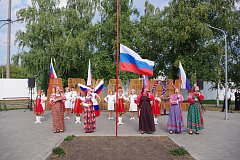 В Аркадаке славили Российский триколор, пели патриотические песни, вручали паспорта школьникам