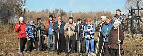 В селе Семёновка состоялся субботник по уборке местного кладбища 
