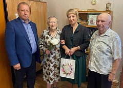 Пожилых аркадакцев поздравили с праздником мудрости и добра на дому