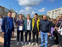В Аркадаке прошла легкоатлетическая эстафета, посвящённая Дню города