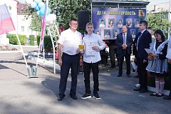В Аркадаке обновлён cтенд почёта "Дети - наша гордость"