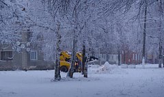 Аркадакские дороги от снега чистят шестнадцать снегоуборщиков 