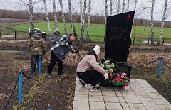 Краснознаменцы дружно наводят порядок в селе