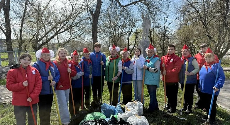 Межпоколенческий субботник устроили  в Аркадаке «пионеры» и «Первые»