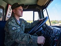В приоритете при наборе на военную службу – водители-механики  