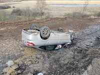 Сегодня под Аркадаком Лада Гранта слетела в кювет после столкновения с фурой