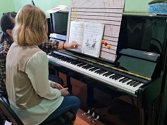 В Детской школе искусств города Аркадака проходит мастер-класс под названием «В гостях у чёрно-белых клавиш»