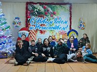 Ольшанские кружковцы украсили Дом культуры к Новому году