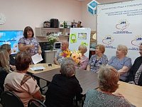 В Аркадакском Центре социального обслуживания населения говорили со священником о празднике Петра и Февронии
