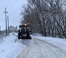 Аркадакские дороги от снега чистят шестнадцать снегоуборщиков 