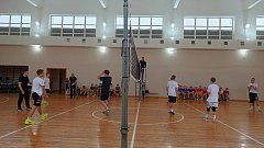 На волейбольной площадке аркадакского Дворца спорта царил дух соперничества