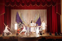 Мелодии весны и слова благодарности звучали для аркадачек с районной сцены