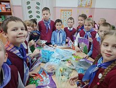 Новогодние гостинцы раненым бойцам приготовили аркадакские "орлята" 