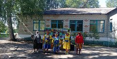 Праздник села во Львовке отметили теплыми поздравлениями, музыкой и танцами