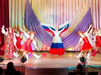 Первомайские праздники начались в Аркадаке с юбилея  ансамбля «Родник» 
