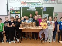 Аркадакские дети заготовили сухарики для бойцов, выполняющих воинский долг в зоне СВО