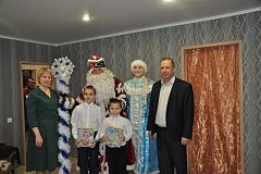 В Аркадаке детей мобилизованных поздравили с новогодними праздниками на дому