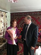 В День Героев Отечества Любовь Грибанова принимает поздравления от главы района 