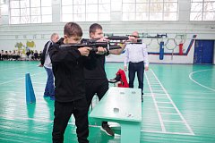 Аркадакские школьники стреляли по мишеням и проверяли свою меткость 