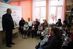 Василий Кравцов подарил аркадакским детям радость и заботу 