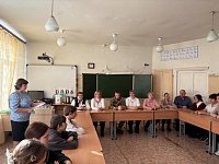 В школе №1 Аркадака для старшеклассников провели урок мужества «Не ради славы и наград»