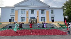 Аркадакские артисты подарили зрителям задушевные песни и яркие танцы
