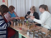 Женщины города Аркадака изготовили запас блиндажных свечей для участников спецоперации