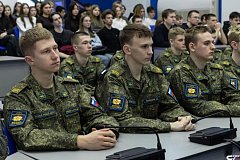 Военкор НТВ встретился с молодёжью Саратова